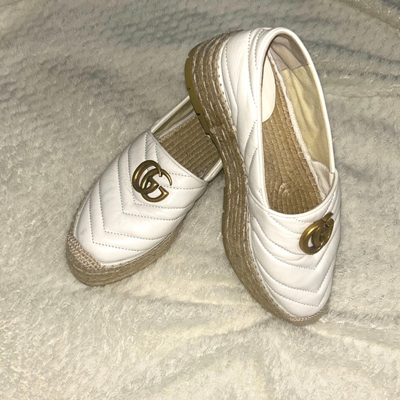COPY - Elegant White Gucci Spadrille with gold detail. - Picture 1 of 2